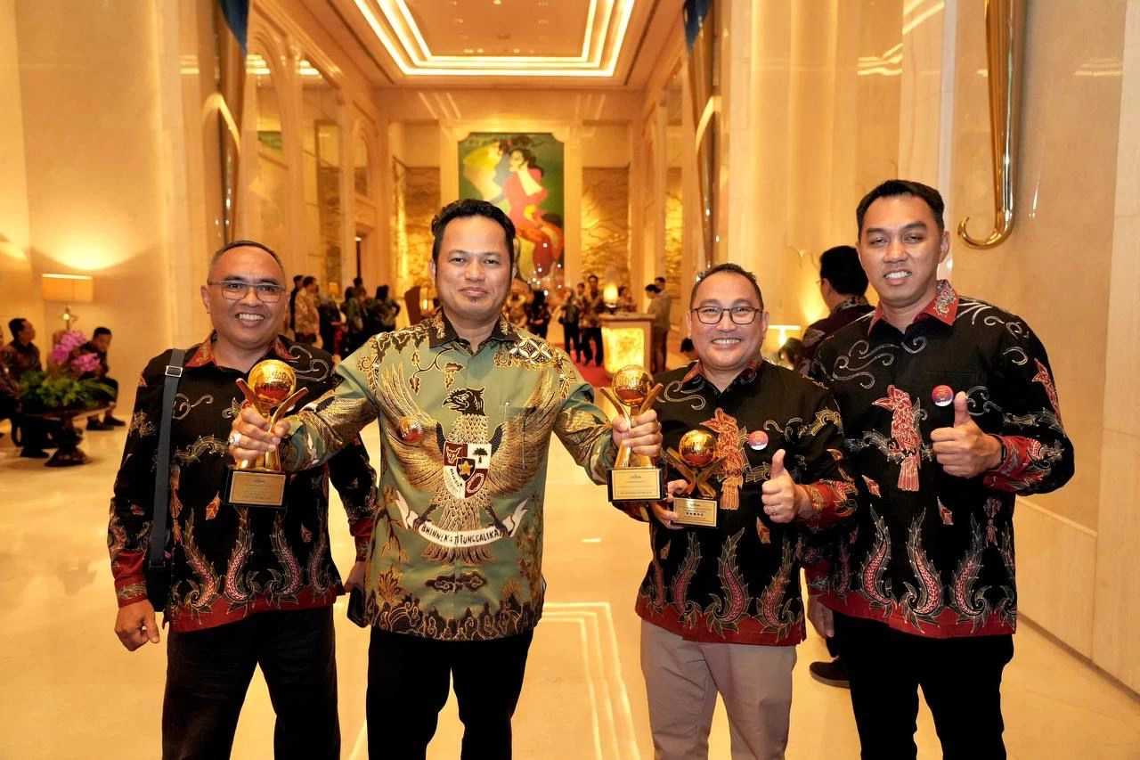 Gubernur Harum Terima Penghargaan Top Pembina BUMD 2025
